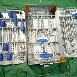 Set de instrumentos de estabilización espinal con caja - Product Image 1