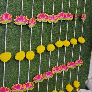 Lotus en MDF avec guirlande de perles de souci perle lourde avec cloche Diwali tenture murale décoration florale mariage et pendaison de crémaillère - Product Image 1