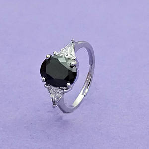 Anillo de moda delicado de circonita cúbica con baño de rodio a un precio razonable - Product Image 1
