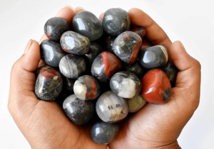 Piedras de Cristal de Hematita Africana Premium al por Mayor, 1 kg, para Sanación, Bienestar, Equilibrio Emocional y Protección - Product Image 1