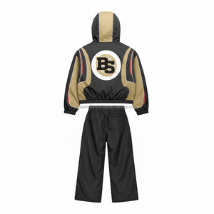 Conjunto de chándal cortavientos de nailon 220 GSM con estilo de talla grande, conjunto de cortavientos de calor de dos tonos negro dorado con acentos rojos con logotipo personalizado - Product Image 2