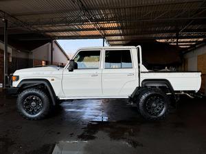 Land Cruiser 79 4.5D-4D LX 2024 Usado, SUV de 5 Plazas, Cuero, Automático, 6 Velocidades, Alta Calidad, Volante a la Derecha/Izquierda - Product Image 5