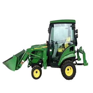 Tractor Agrícola John Deere 1025R Usado de Alta Calidad, Cabina en Buen Estado, Excelentes Cargadores para Uso Agrícola, Motor de Bomba - Product Image 4