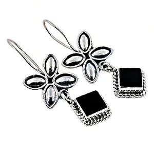 Pendientes de Plata de Ley 925 con Piedra Negra y Diseño de Flor para Mujer - Product Image 2