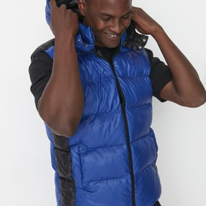 Prendas de vestir de invierno con capucha, chaleco acolchado brillante de poliéster con cremallera completa para ropa informal con diseños de logotipos de impresión personalizados para hombres y mujeres - Product Image 1