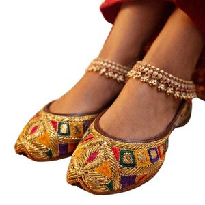 Vente en gros de Khussa pour femmes de qualité supérieure, marque privée, semelle extérieure en cuir antidérapante, design personnalisable, prix abordable - Product Image 1