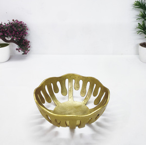 Bol à fruits en aluminium plaqué or de haute qualité Surface brute Designer Modern Premium Quality Vintage Fruit Bowl Table Centerpiece - Product Image 2