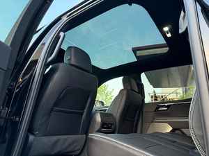 SUV électrique ultra-luxueux haute performance 2024, 62L, 461 ch, transmission automatique, 7 places, faible kilométrage, voitures d'occasion - Product Image 4