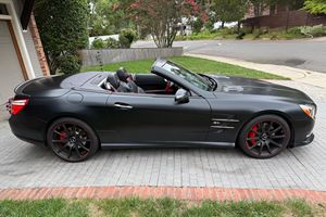 Mercedes-Benz SL550 Mille Miglia 417 Edition 2016 Usado ~30,000 Millas, Motor V8 Biturbo, Mayormente sin Modificaciones, Asientos de Cuero Traseros - Product Image 3