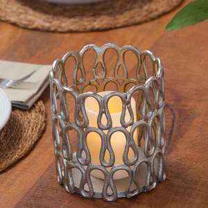 Bougeoir votif en aluminium fabriqué à la main conçu avec un savoir-faire artisanal qualifié offrant une beauté rustique - Product Image 1