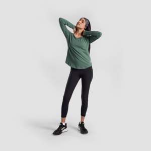 Camiseta verde sin bordes, cómoda y elegante - Product Image 4