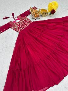 Belle robe de soirée longue avec travail de séquence - Product Image 2