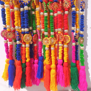 พู่ห้อยติดผนังหลากสีพร้อมลูกปัดและกระจกงานพวงมาลัยทำจากผ้าขนสัตว์สำหรับงานแต่งงานที่บ้านงานเลี้ยงและงานแต่ง - Product Image 1