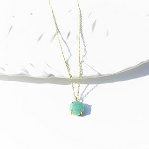 Collar minimalista para mujer con colgante de amazonita natural en forma de trébol, chapado en oro de 18k, con gemas engastadas y cadena de cable. - Product Image 4