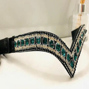 Impresionante banda en forma de V de 5 filas, cristales de color verde esmeralda, diamante ostentoso, de cuero, para cejas de caballo con botón ajustable para lazos - Product Image 4