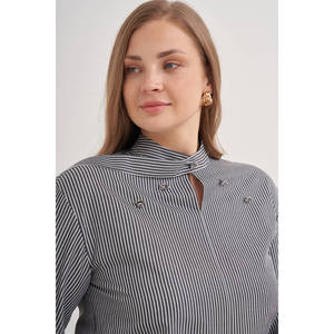 Blusa Elegante de Popelina con Estampado de Leopardo y Cuello Bordado - Product Image 5