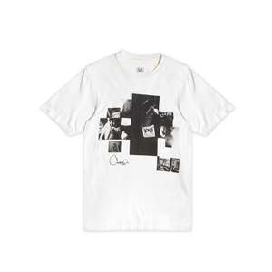 Camiseta de la Serie Artista para Hombre de CP Company, 100% Algodón, 200 Gramos de Peso de Tela, Camiseta Oversize con Serigrafía - Product Image 1