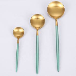 Ensemble de couverts en métal forgé à la main décoratif royal fait à la main de style unique fini antique pour la cuisine à domicile - Product Image 6