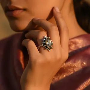 แหวนเงินแท้ 925 ประดับพลอย ดีไซน์ทันสมัยสำหรับผู้หญิง สไตล์คลาสสิก/ศาสนา ชุบทอง รูปทรงเรขาคณิต ประดับด้วยทองเหลือง - Product Image 1