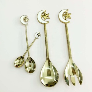 Ensemble de cuillères de service en laiton doré en vrac poli en acier inoxydable doré avec poignée nervurée poignée d'extrémité de conception arc-en-ciel - Product Image 3