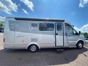 Unité de voyage L-e-i-s-u-r-e T-r-a-v-e-l U24MB d'occasion 2019 prête à la vente - Product Image 3