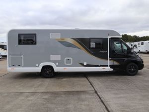 Autocaravana de Lujo Usada Barata BAIL EY AUTOGRAPH Euro 5 para 4-6 Personas con Aire Acondicionado y Microondas, Volante a la Derecha, Acero y Aluminio - Product Image 2