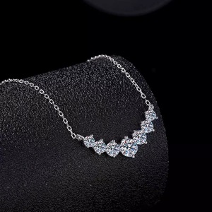 Collar de Plata 925 con Colgante de Moissanita de Lujo para Mujer, Diseño de Flor Sonriente, Joyería Fina, Accesorio de Moda, Regalo de Navidad - Product Image 5