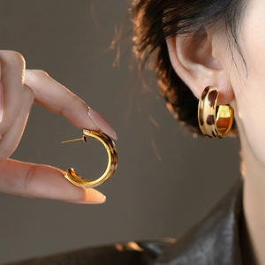 Pendientes de aro con estampado de leopardo, joyería de latón, chapados en oro - Product Image 1