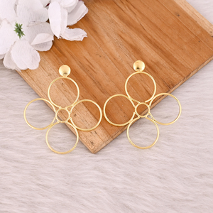 Boucles d'oreilles clous en laiton plaqué or de haute qualité, simples, faites à la main, pour femmes, fabricant en gros - Product Image 2
