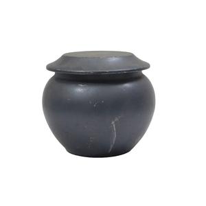 Urnes en aluminium Odyssey de haute qualité avec empreintes de pattes en étain et métal fini blanc Odyssey de qualité supérieure pour le stockage des cendres - Product Image 3