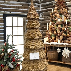 Juego de 3 árboles de ratán marrón para vacaciones como Pascua, Navidad y Tet, hechos de materiales ecológicos. - Product Image 1