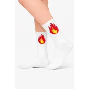 Chaussettes de sport à motif flamme de haute qualité, logo personnalisable, antibactériennes, résistantes à la transpiration, style athlète, taille unique pour l'automne - Product Image 2