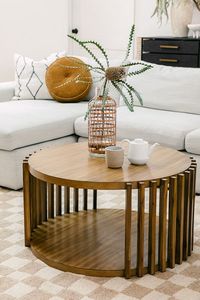 Elegante mesa de centro de madera moderna con diseño minimalista, perfecta para interiores de casas elegantes y muebles de sala de estar - Product Image 6