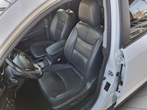 Kia Sorento R TLX 2010, SUV Mediano en Buen Estado, con 2 Llaves, Navegador, Asientos de Cuero, Volante a la Izquierda, ¡Excelente Estado! - Product Image 3