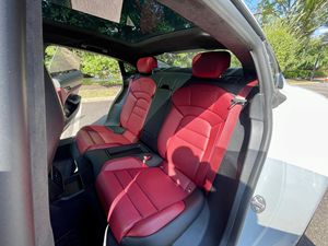 2020 para Taycan Turbo SUV 670 HP Dual Motor AWD Premium Performance Paquetes Dirección izquierda Sin modificar Venta de autos usados AE - Product Image 2