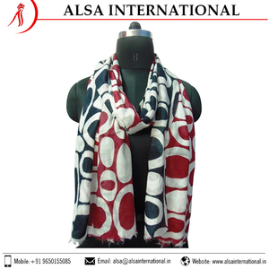 Bufandas con estampado de viscosa de calidad superior más vendidas Diseño cuadrado elegante para adultos para la temporada de invierno Disponible EN LA India - Product Image 2