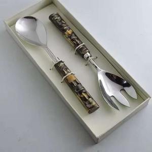 Meilleure vente en acier inoxydable cuillère à salade fourchette ensemble avec poignée fantaisie nouvellement conçu poignée en résine ustensiles de cuisine outils de cuisine - Product Image 3