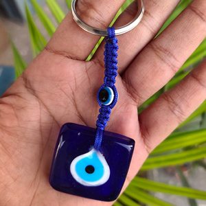 Llavero de Cristal Azul con Ojo Turco, Amuleto Cuadrado Hecho a Mano, Amuleto de Ojo Turco - Product Image 1