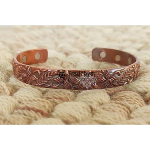 Bracelet en cuivre rustique pour femmes Bijoux faits à la main pour un usage quotidien Élégant et durable par Tradebyd - Product Image 3