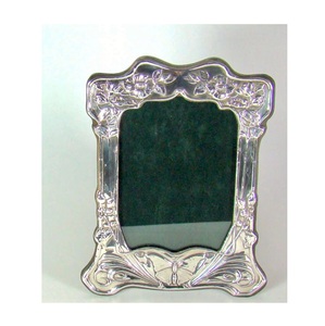 Marcos de aluminio contemporáneos completan el decorismo moderno con detalles precisos, resistencia y diseño visualmente equilibrado. - Product Image 3