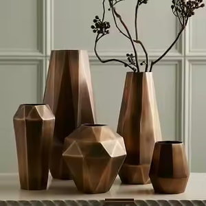 Florero de metal de nuevo estilo de forma redonda con un diseño único y patrones ornamentales impresionantes por decor Impex - Product Image 4