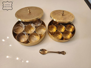 กล่องมาซาลาทองเหลืองคุณภาพสูงดีไซน์ใหม่ใส่เครื่องเทศโลหะเจ็ดช่องที่เก็บสมุนไพรและเครื่องเทศสำหรับห้องครัว - Product Image 3