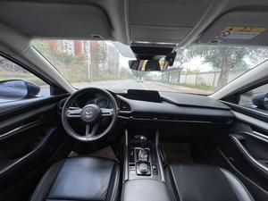 Mazda 3 Axela 2021 2.0L Auto Premium Sport Edition, Volante a la Izquierda, Interior Oscuro, Neumáticos R18, Asientos de Tela, ¡Gran Venta! - Product Image 4