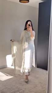 Ensemble Kurta en Chiffon Blanc Brodé Floral de Luxe Unity pour Femmes, Vêtement Ethnique Premium d'été avec Dupatta - Product Image 3