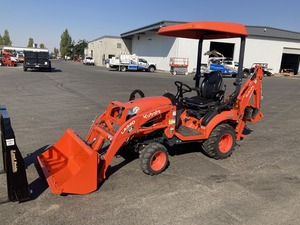 Cargadora de Ruedas con Retroexcavadora Kubota BX23S con Horquillas y Motor - Alto Momento de Carga a Precios Económicos - Product Image 1