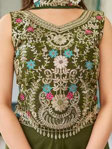 Ensemble de luxe haut de gamme pour femme : Blouse, pantalon palazzo et dupatta – Tenue ethnique de soirée disponible pour la vente en gros - Product Image 4