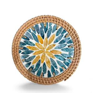 Mantel Individual de Nácar con Detalles de Ratán para un Estilo de Mesa de Comedor Natural y Uso Doméstico, de Vietnam - Product Image 2