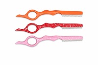 Rasoir professionnel à lame unique en acier inoxydable avec anneau de maintien et manche en plastique |   Produit de coiffure pour le visage en salon