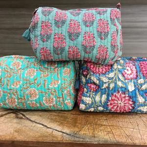 กระเป๋ากันน้ำเครื่องสำอางคุณภาพสำหรับผู้หญิงและผู้ชาย - Product Image 1