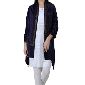 Proveedor directo de fábrica 2024 Nuevo diseño Más vendidos Chales de invierno suaves y cálidos para mujer en material de terciopelo color y tamaño personalizados - Product Image 3